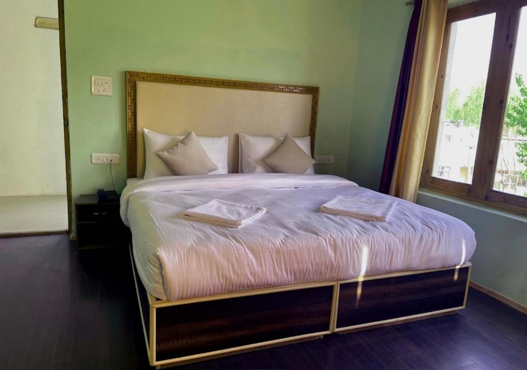 Tih Hotel Jorchung เลห์ ภายนอก รูปภาพ