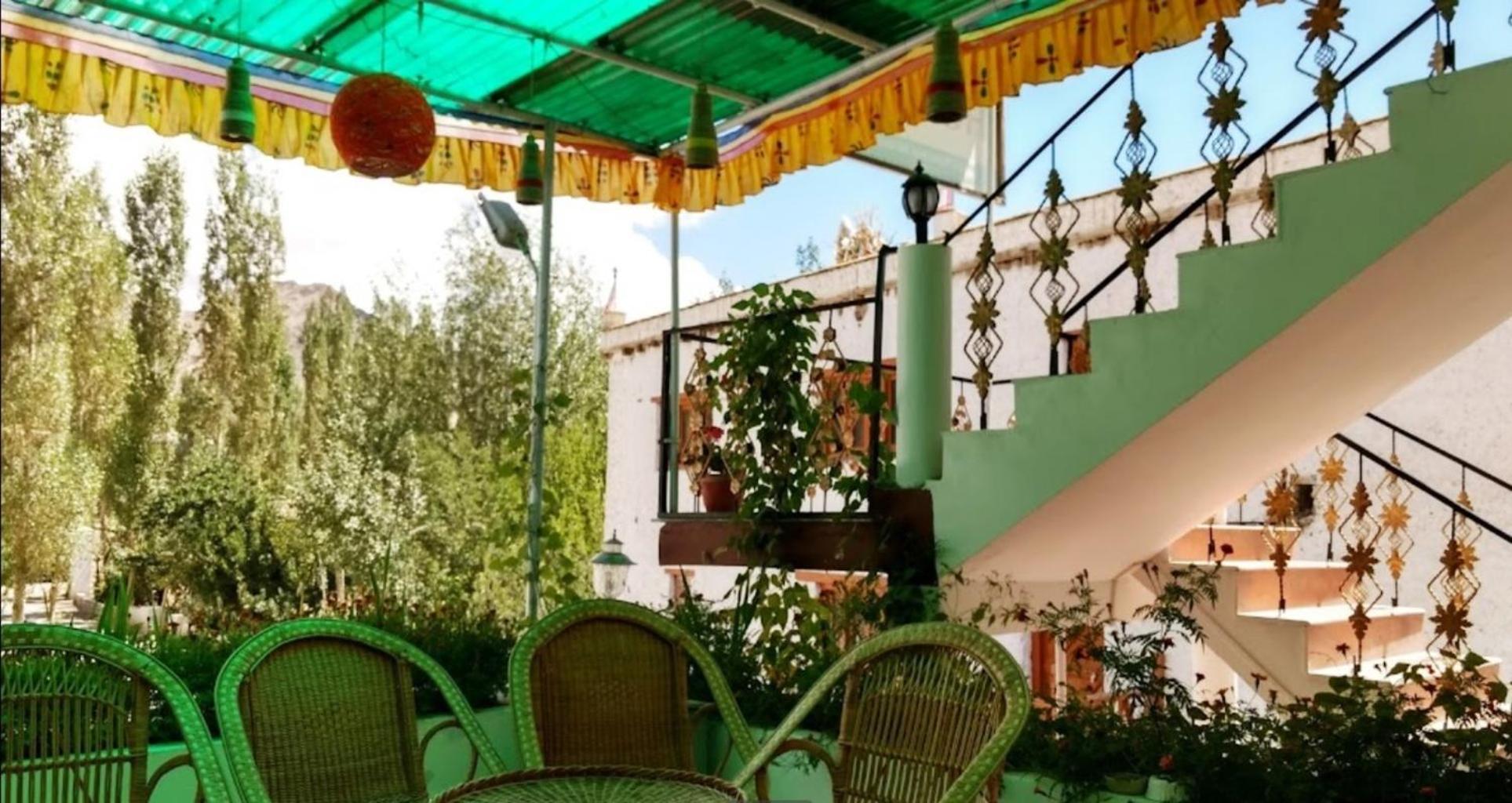 Tih Hotel Jorchung เลห์ ภายนอก รูปภาพ